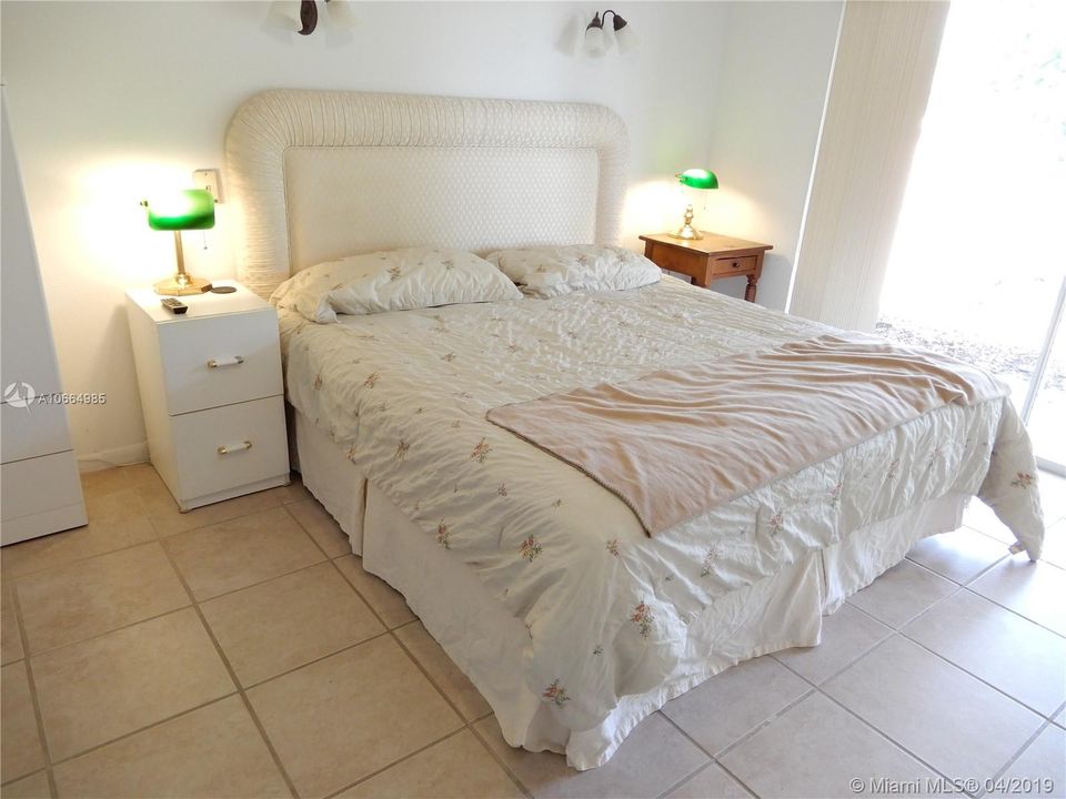 Недавно продано: $337,000 (3 спален, 2 ванн, 1807 Квадратных фут)