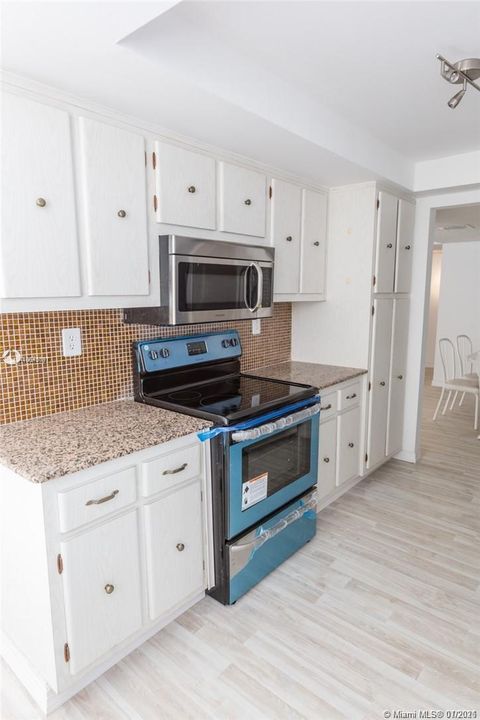 Recently Sold: $250,000 (2 beds, 2 baths, 1565 Square Feet)