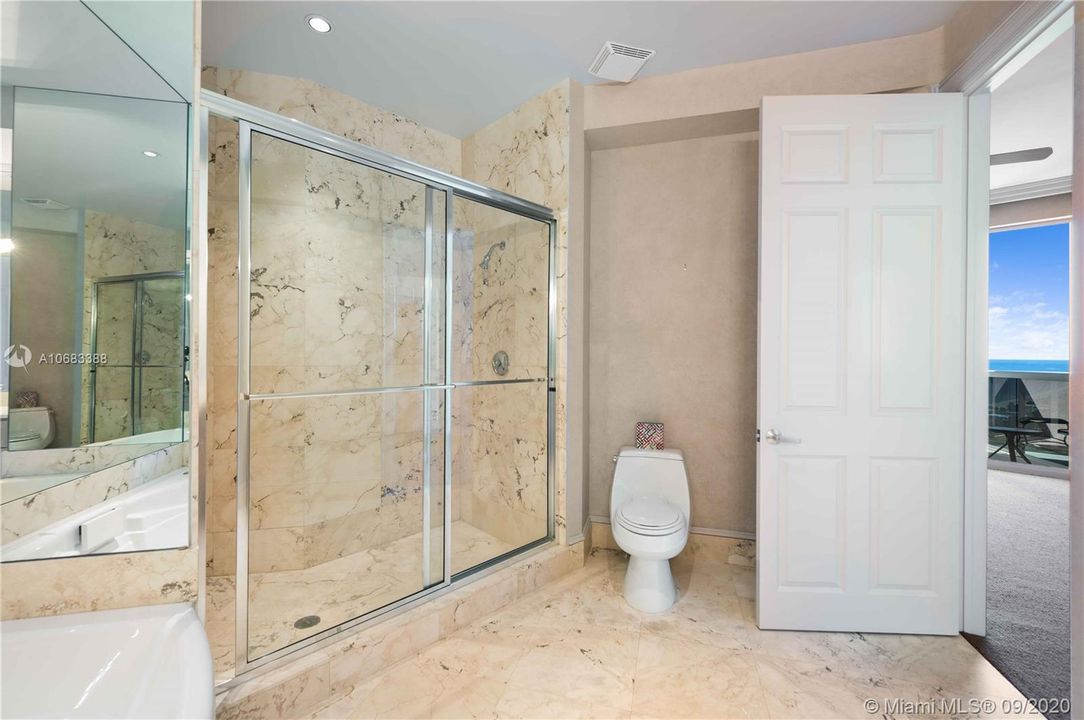 Vendido Recientemente: $4,150,000 (4 camas, 4 baños, 6381 Pies cuadrados)