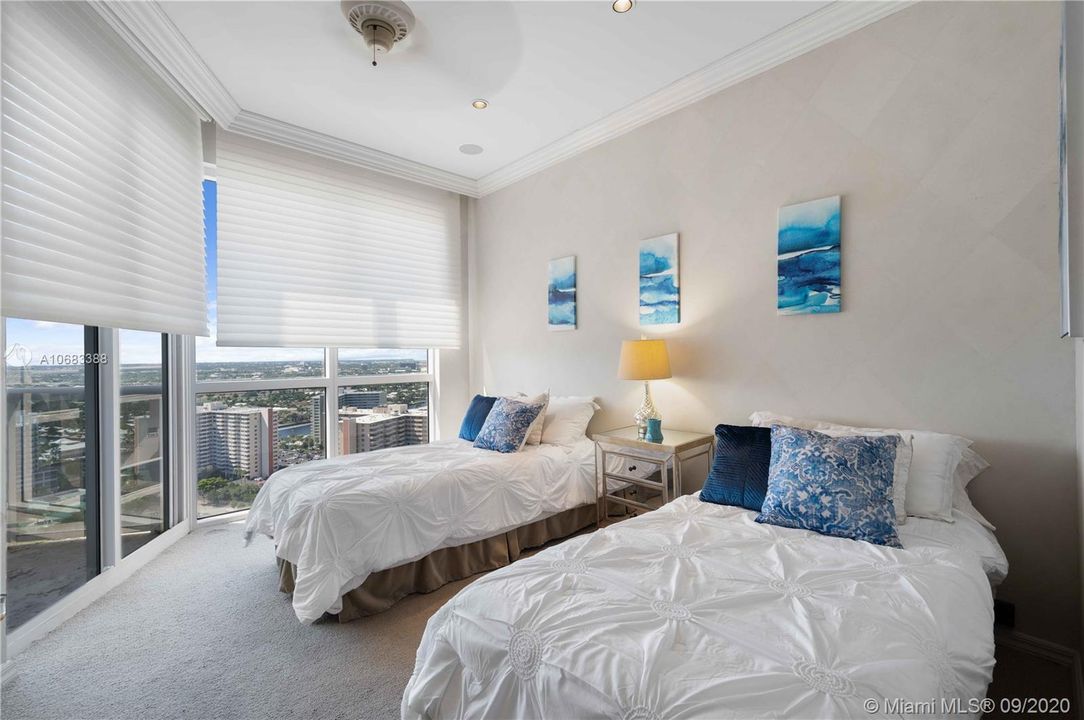 Vendido Recientemente: $4,150,000 (4 camas, 4 baños, 6381 Pies cuadrados)