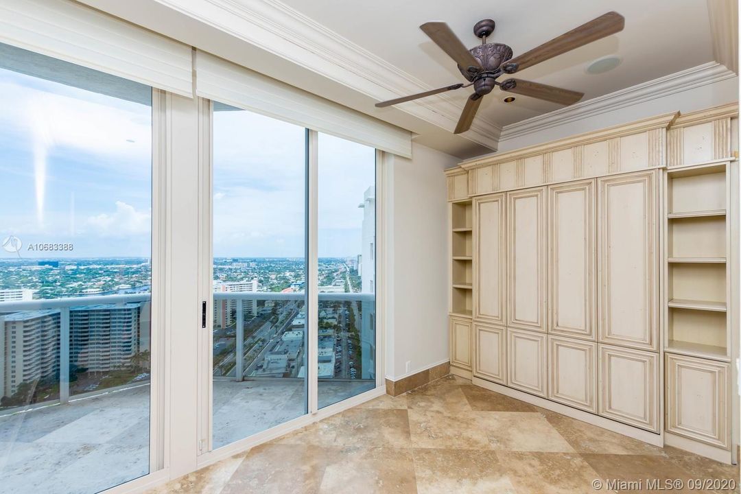 Murphy bed-room with ensuite bath