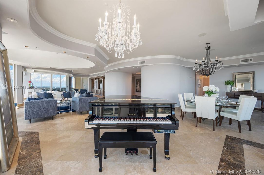 Vendido Recientemente: $4,150,000 (4 camas, 4 baños, 6381 Pies cuadrados)