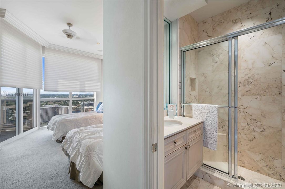 Vendido Recientemente: $4,150,000 (4 camas, 4 baños, 6381 Pies cuadrados)