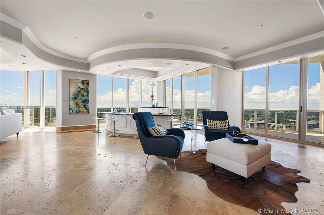 Vendido Recientemente: $4,150,000 (4 camas, 4 baños, 6381 Pies cuadrados)