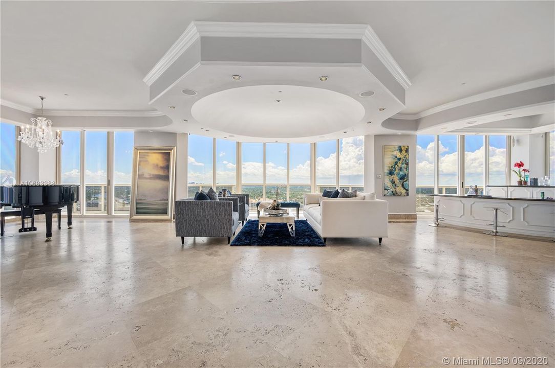 Grand entrance - views of sun, sea and city