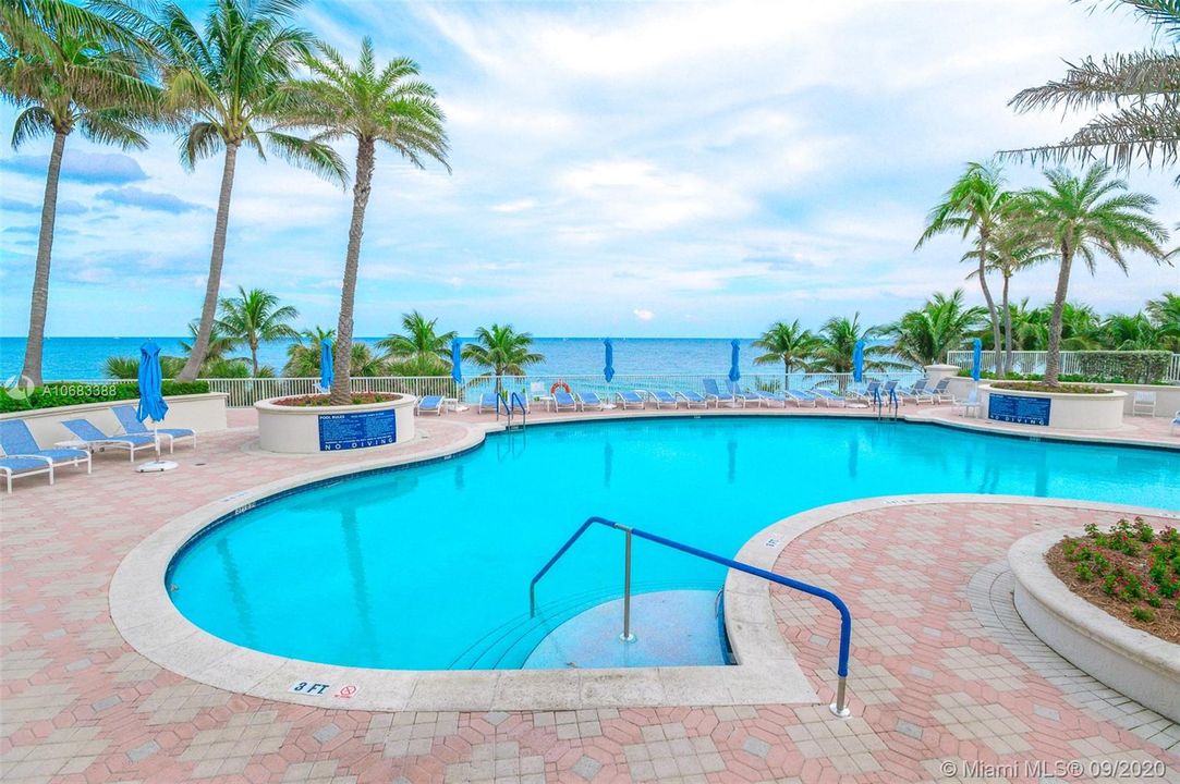 Vendido Recientemente: $4,150,000 (4 camas, 4 baños, 6381 Pies cuadrados)