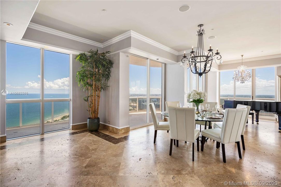 Vendido Recientemente: $4,150,000 (4 camas, 4 baños, 6381 Pies cuadrados)