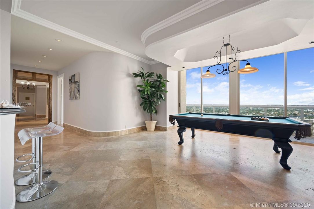 Vendido Recientemente: $4,150,000 (4 camas, 4 baños, 6381 Pies cuadrados)