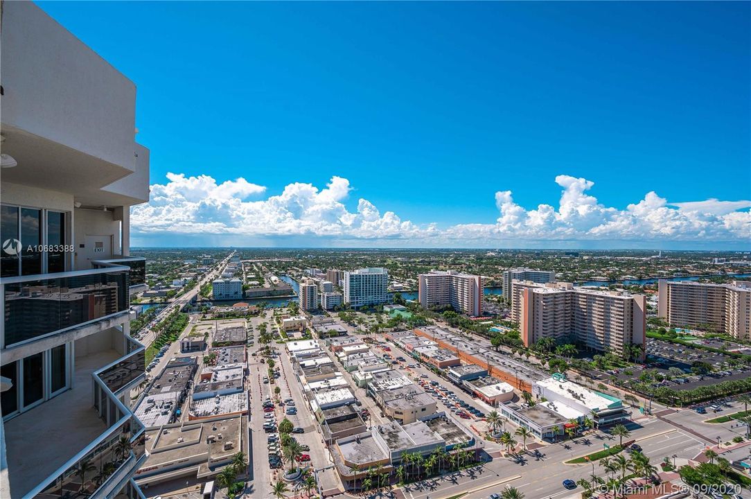 Vendido Recientemente: $4,150,000 (4 camas, 4 baños, 6381 Pies cuadrados)