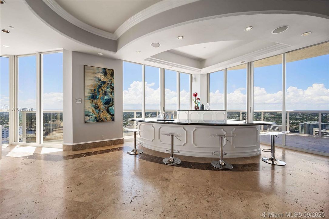 Vendido Recientemente: $4,150,000 (4 camas, 4 baños, 6381 Pies cuadrados)