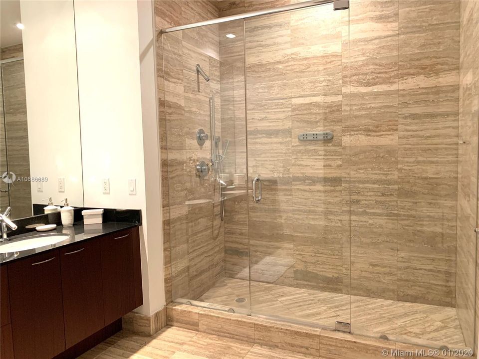 Recently Rented: $3,700 (2 beds, 2 baths, 1435 Square Feet)