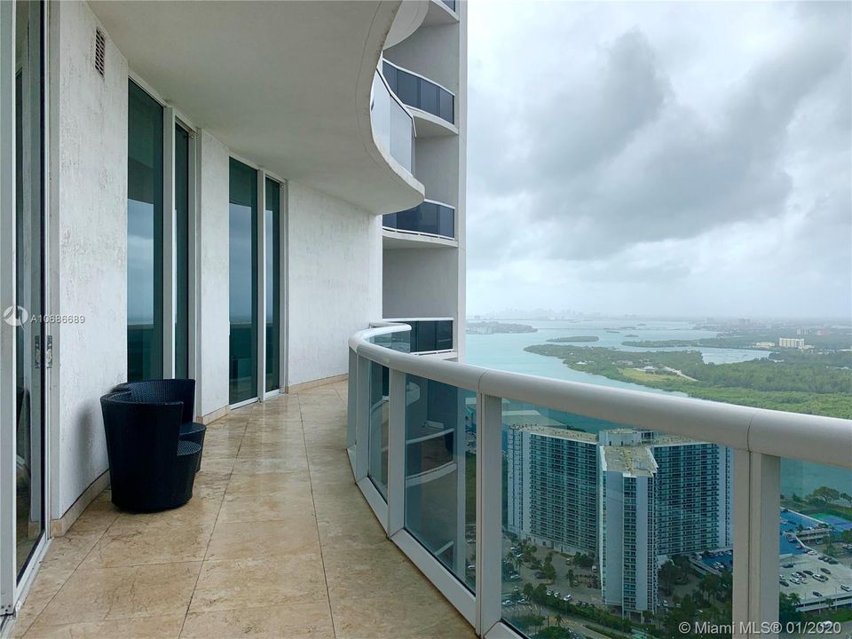 Recently Rented: $3,700 (2 beds, 2 baths, 1435 Square Feet)