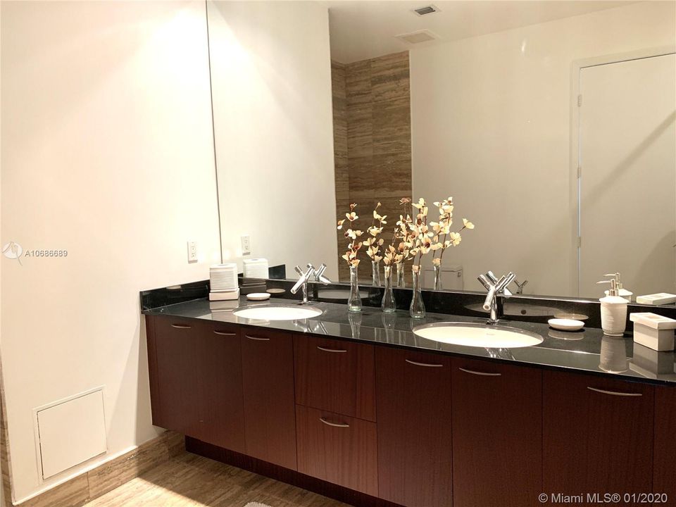 Recently Rented: $3,700 (2 beds, 2 baths, 1435 Square Feet)