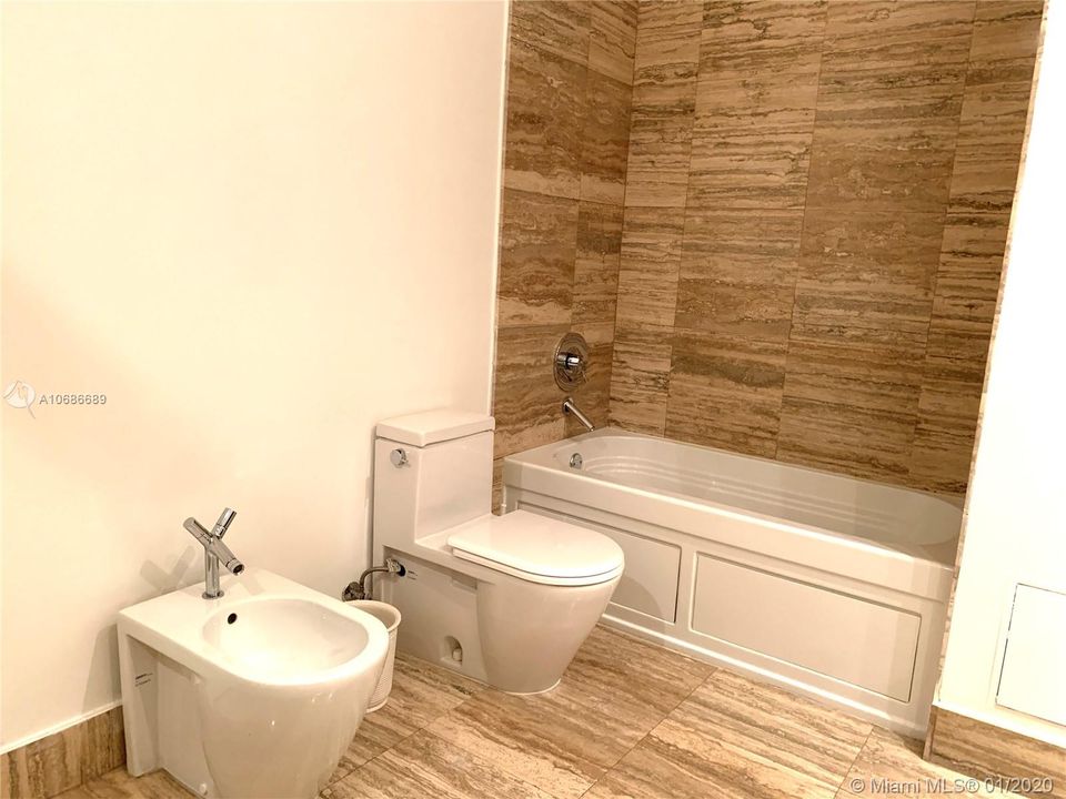 Recently Rented: $3,700 (2 beds, 2 baths, 1435 Square Feet)