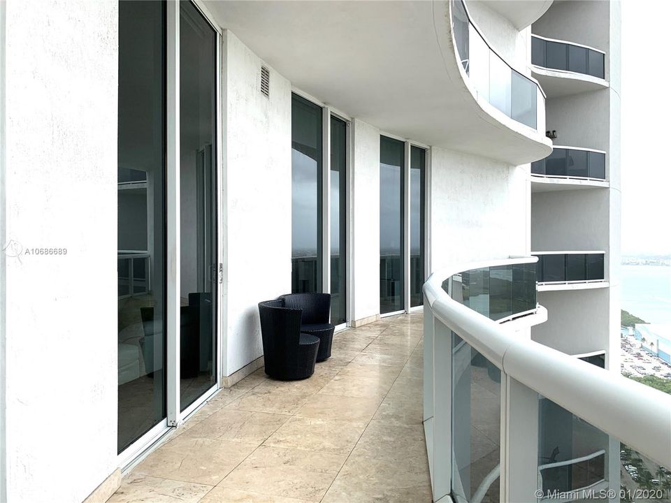 Recently Rented: $3,700 (2 beds, 2 baths, 1435 Square Feet)