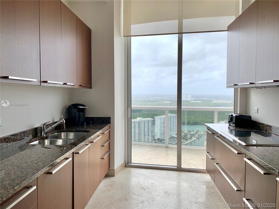 Recently Rented: $3,700 (2 beds, 2 baths, 1435 Square Feet)