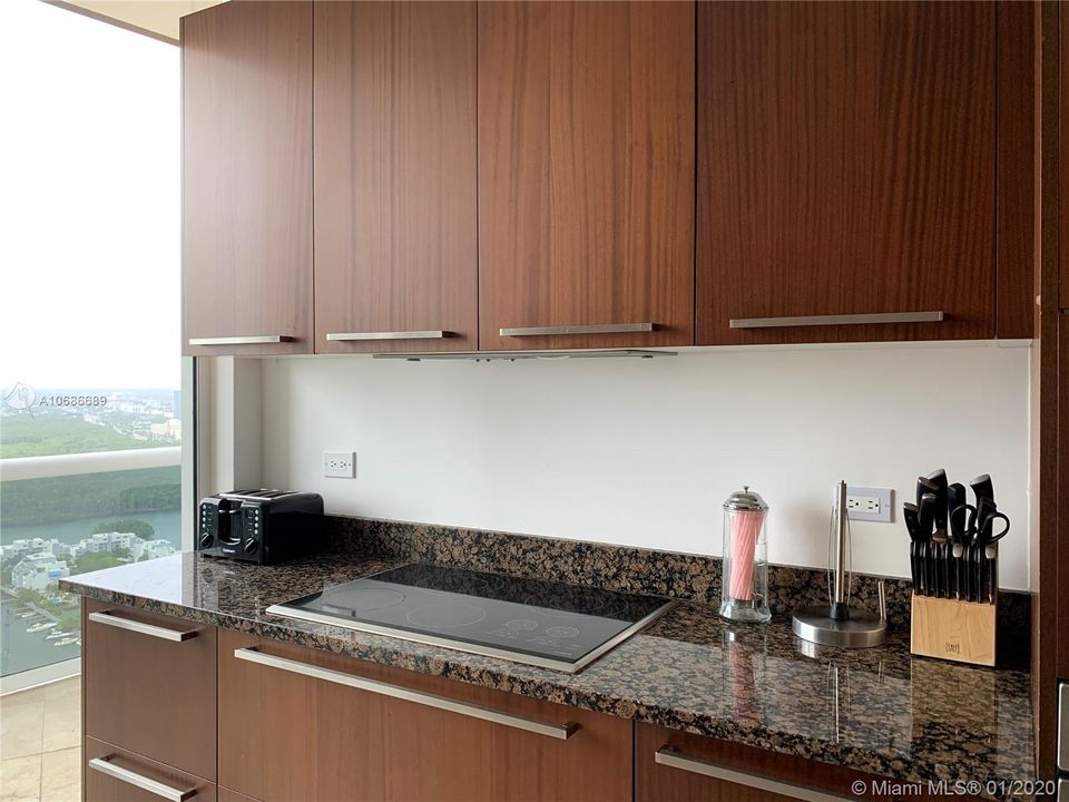 Recently Rented: $3,700 (2 beds, 2 baths, 1435 Square Feet)