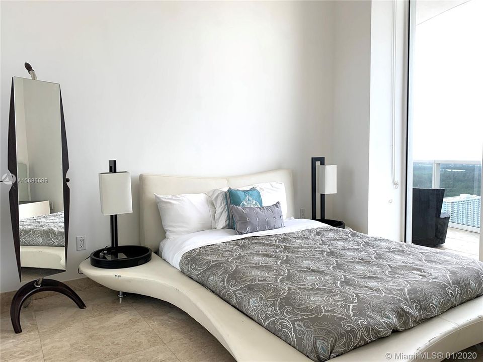 Recently Rented: $3,700 (2 beds, 2 baths, 1435 Square Feet)