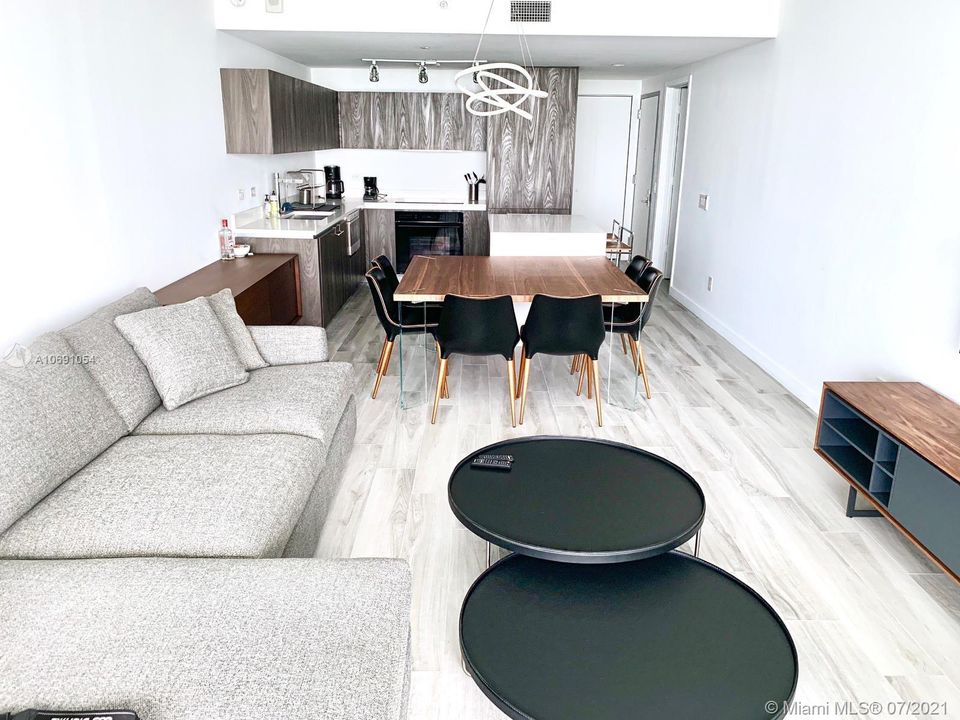 Recently Sold: $1,200,000 (3 beds, 3 baths, 1526 Square Feet)