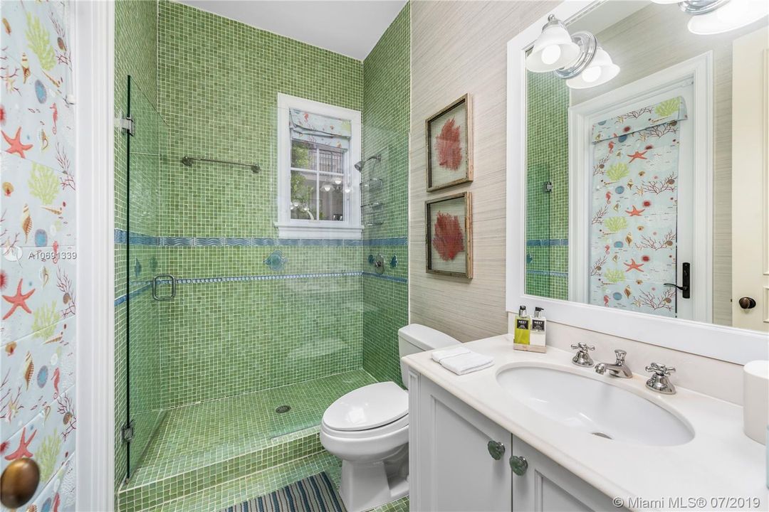 CABANA BATHROOM OFF POOL