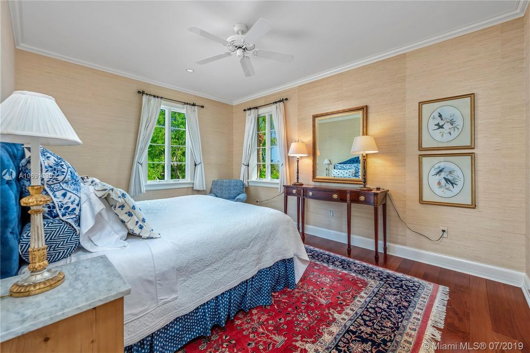 SEPARATE GUEST QUARTERS HAS ITS OWN BATH AND LIVING ROOM