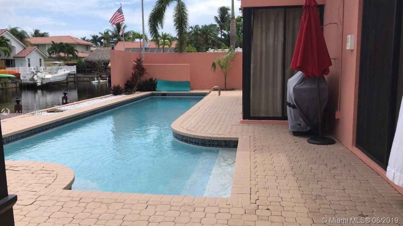 Vendido Recientemente: $1,179,000 (4 camas, 3 baños, 3615 Pies cuadrados)
