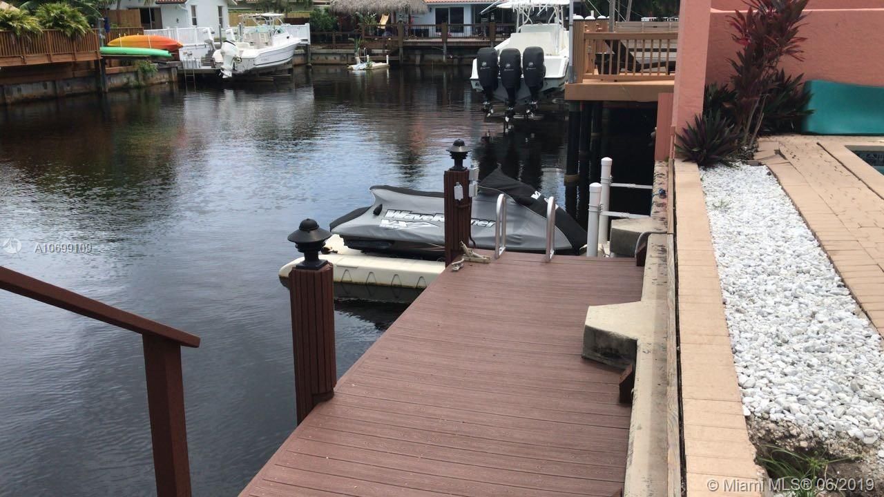 Vendido Recientemente: $1,179,000 (4 camas, 3 baños, 3615 Pies cuadrados)