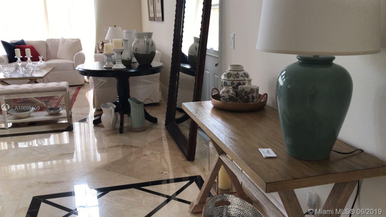 Vendido Recientemente: $1,179,000 (4 camas, 3 baños, 3615 Pies cuadrados)
