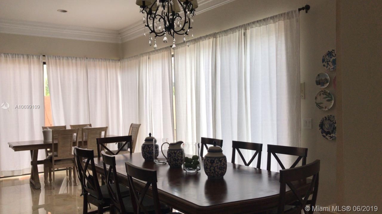 Vendido Recientemente: $1,179,000 (4 camas, 3 baños, 3615 Pies cuadrados)