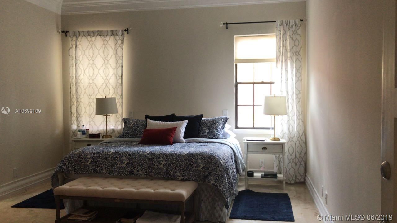 Vendido Recientemente: $1,179,000 (4 camas, 3 baños, 3615 Pies cuadrados)