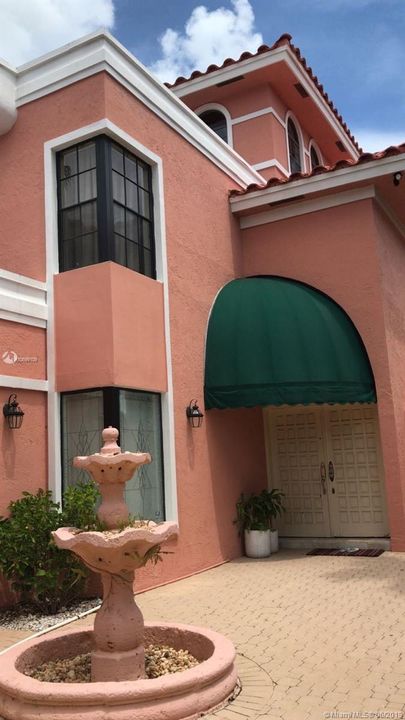 Vendido Recientemente: $1,179,000 (4 camas, 3 baños, 3615 Pies cuadrados)