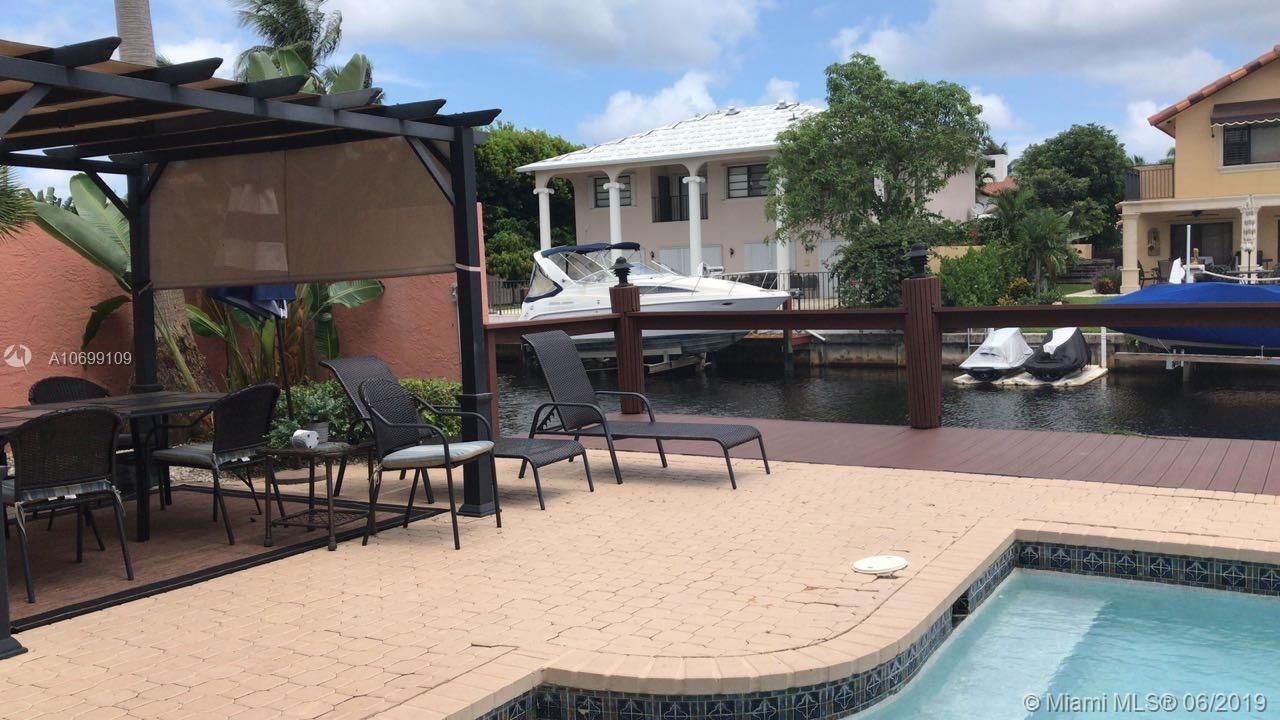 Vendido Recientemente: $1,179,000 (4 camas, 3 baños, 3615 Pies cuadrados)