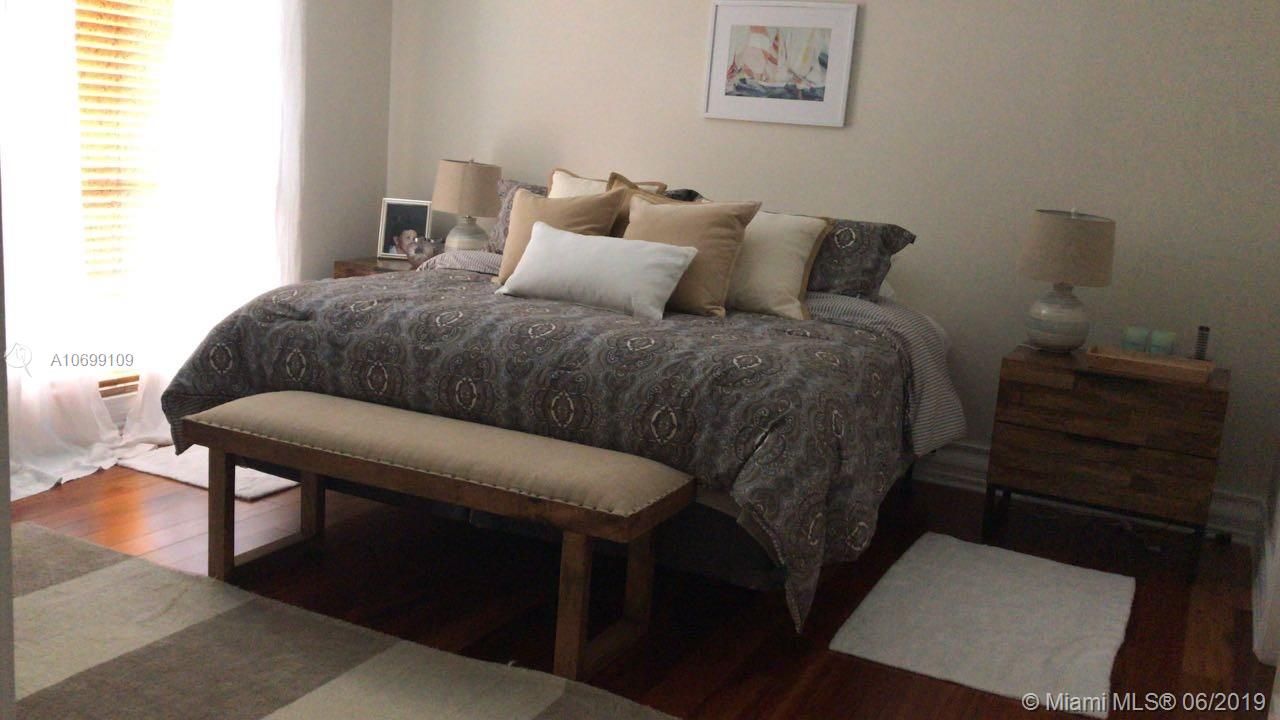 Vendido Recientemente: $1,179,000 (4 camas, 3 baños, 3615 Pies cuadrados)