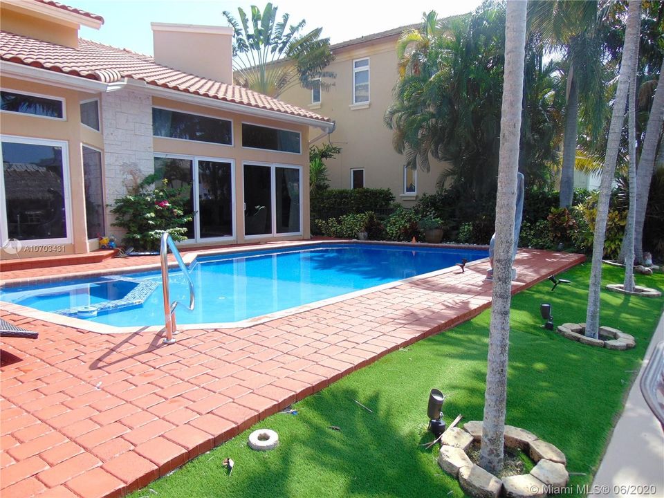Recently Sold: $1,645,000 (4 beds, 4 baths, 3667 Square Feet)