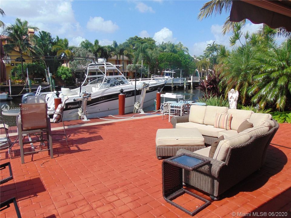 Recently Sold: $1,645,000 (4 beds, 4 baths, 3667 Square Feet)