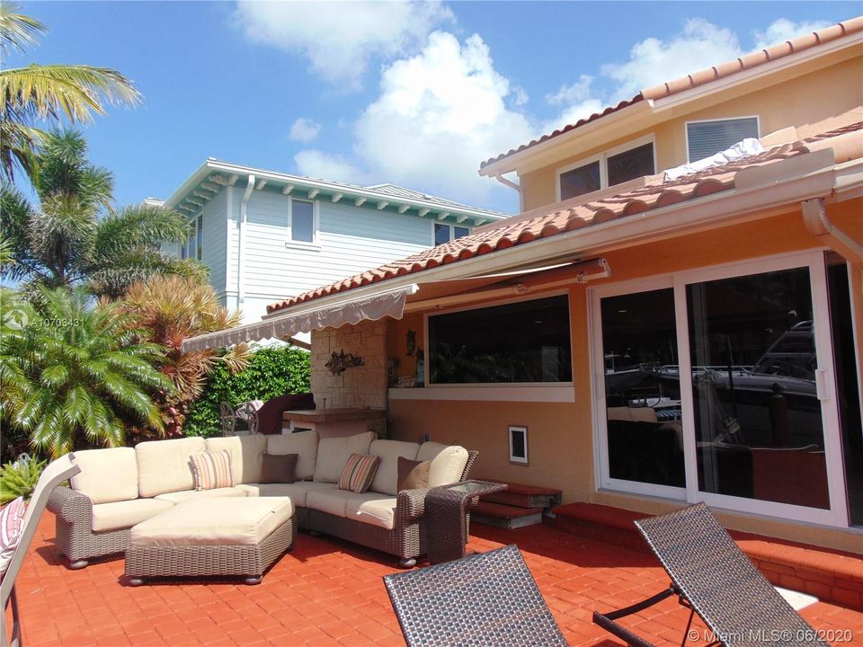 Recently Sold: $1,645,000 (4 beds, 4 baths, 3667 Square Feet)