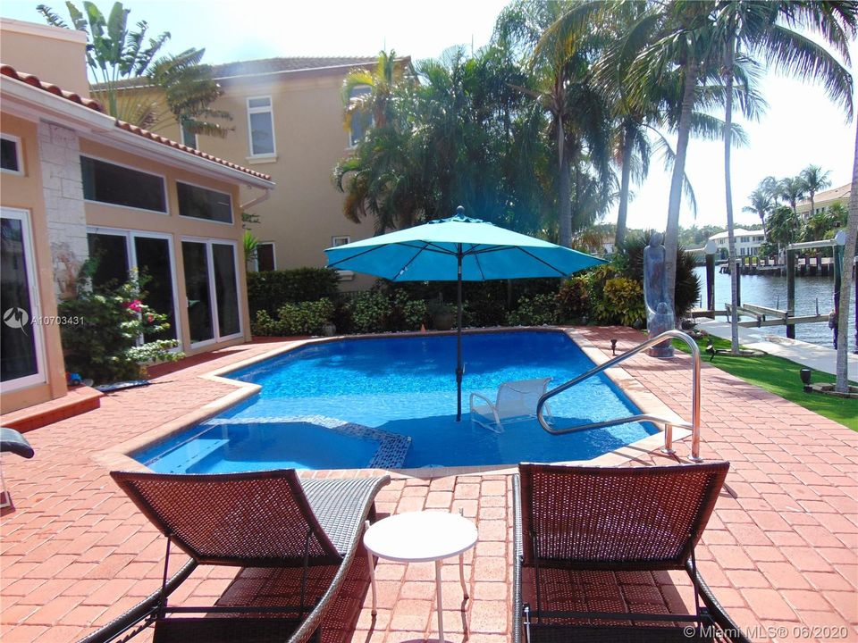 Recently Sold: $1,645,000 (4 beds, 4 baths, 3667 Square Feet)