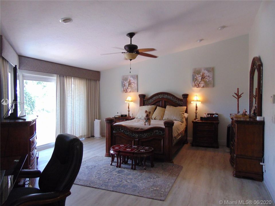 Recently Sold: $1,645,000 (4 beds, 4 baths, 3667 Square Feet)