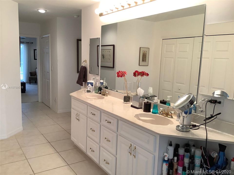 Recently Sold: $479,900 (3 beds, 2 baths, 2606 Square Feet)