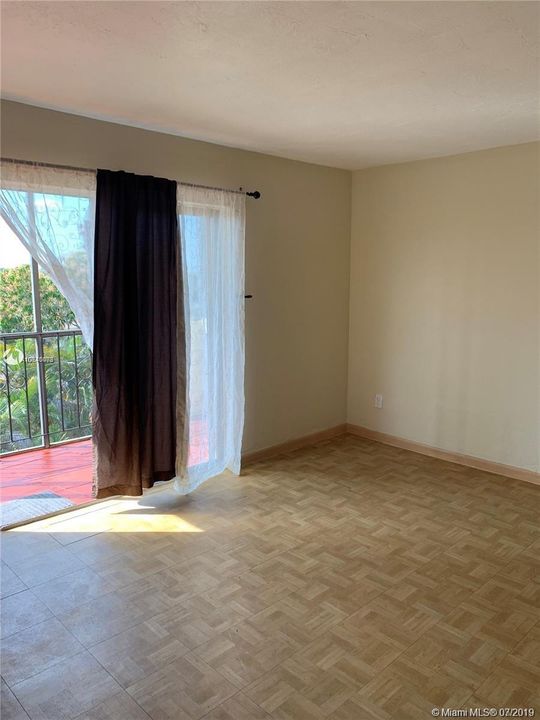Vendido Recientemente: $72,000 (1 camas, 1 baños, 700 Pies cuadrados)
