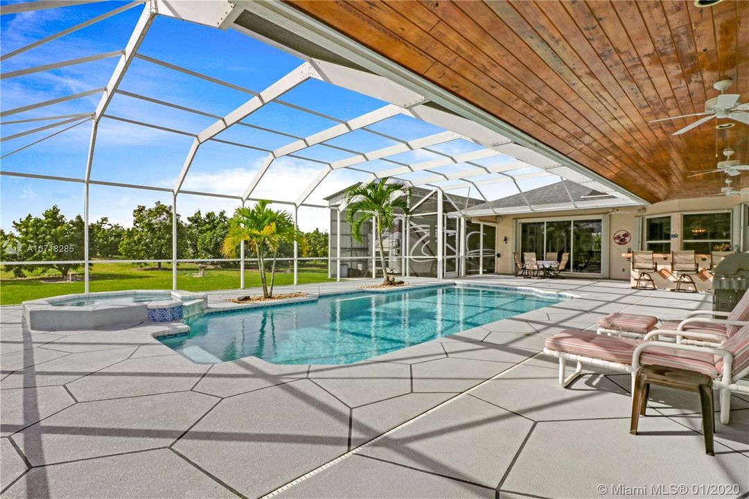 Vendido Recientemente: $739,999 (4 camas, 3 baños, 4323 Pies cuadrados)