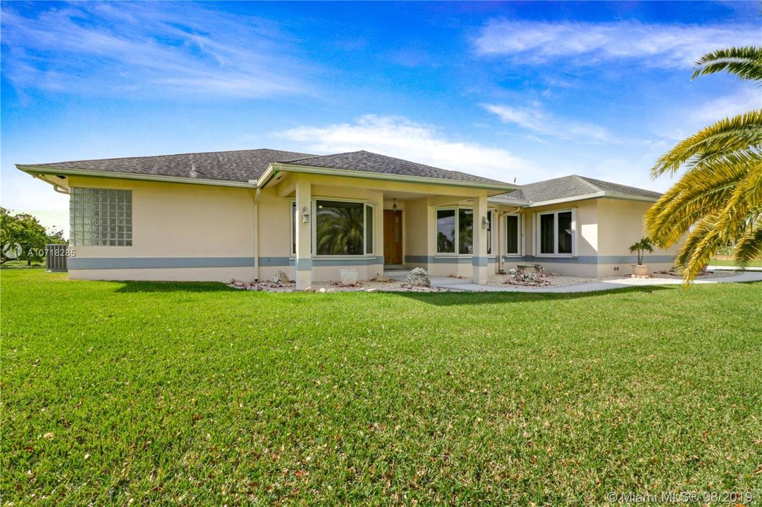 Vendido Recientemente: $739,999 (4 camas, 3 baños, 4323 Pies cuadrados)