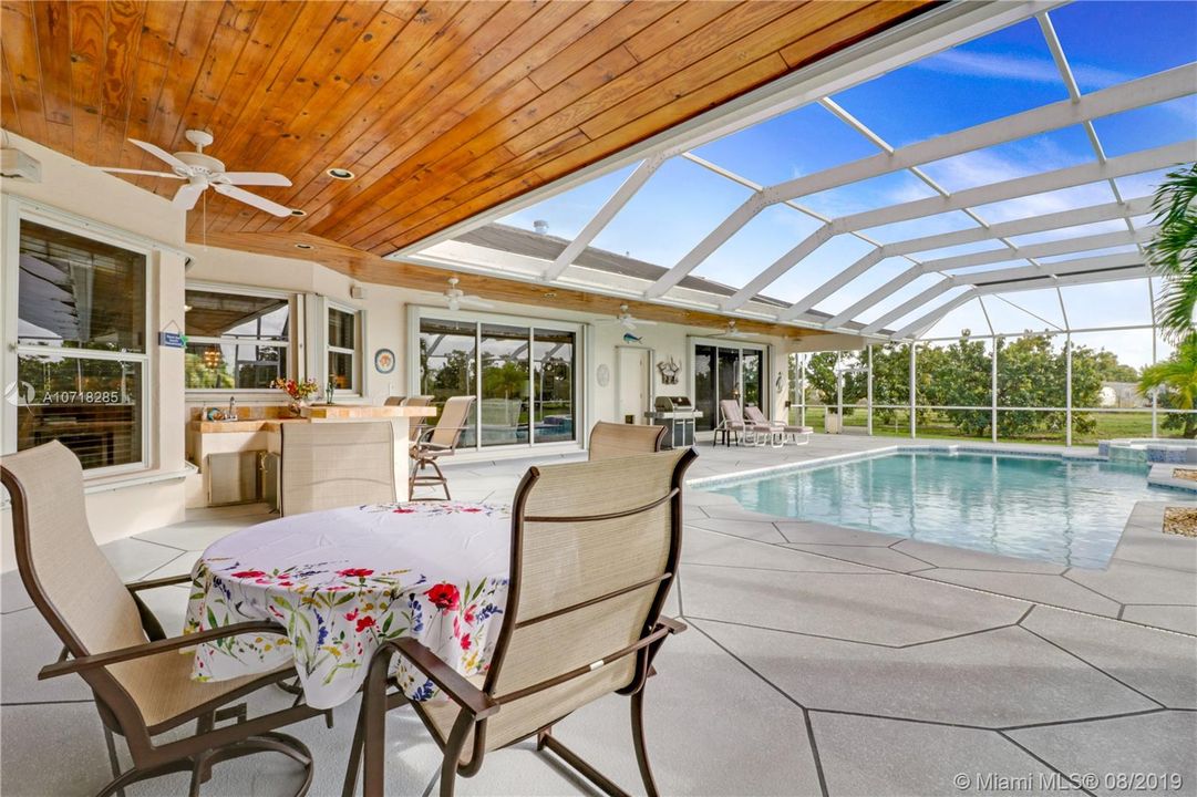 Vendido Recientemente: $739,999 (4 camas, 3 baños, 4323 Pies cuadrados)