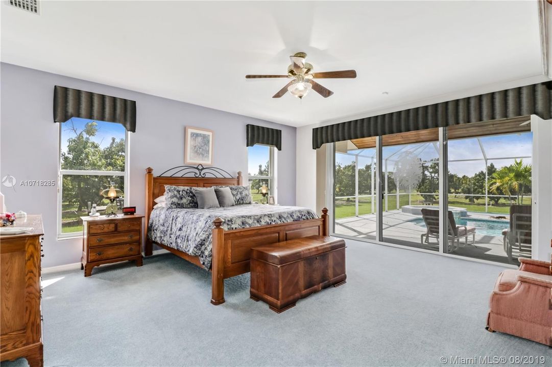 Vendido Recientemente: $739,999 (4 camas, 3 baños, 4323 Pies cuadrados)