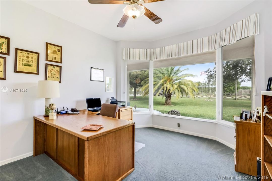 Vendido Recientemente: $739,999 (4 camas, 3 baños, 4323 Pies cuadrados)