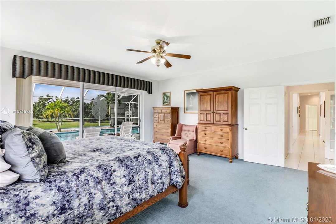 Vendido Recientemente: $739,999 (4 camas, 3 baños, 4323 Pies cuadrados)