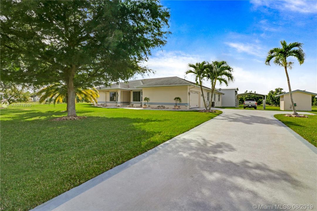 Vendido Recientemente: $739,999 (4 camas, 3 baños, 4323 Pies cuadrados)