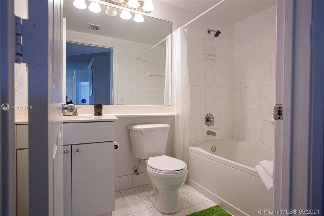 最近租的: $2,300 (2 贝兹, 2 浴室, 934 平方英尺)