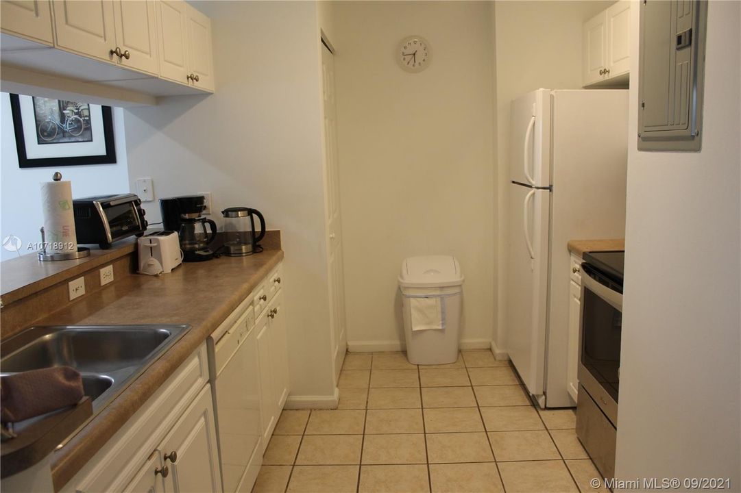 Recently Rented: $2,300 (2 beds, 2 baths, 934 Square Feet)