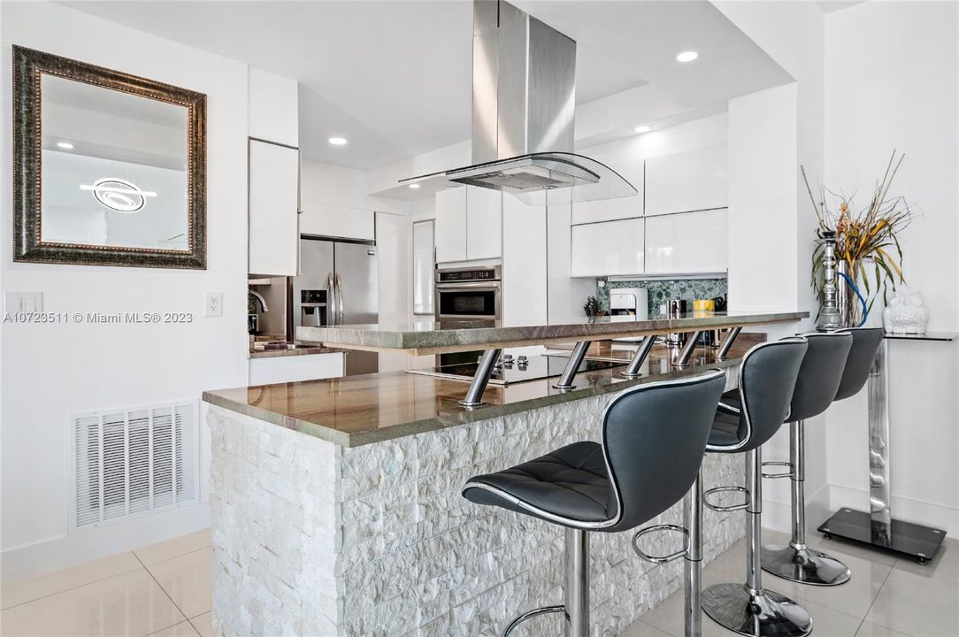 For Rent: $8,500 (3 beds, 2 baths, 1926 Square Feet)